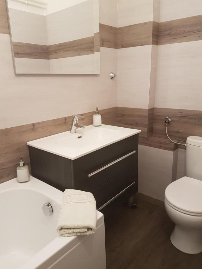 Topart Apartman Hotel Таполца Екстериор снимка